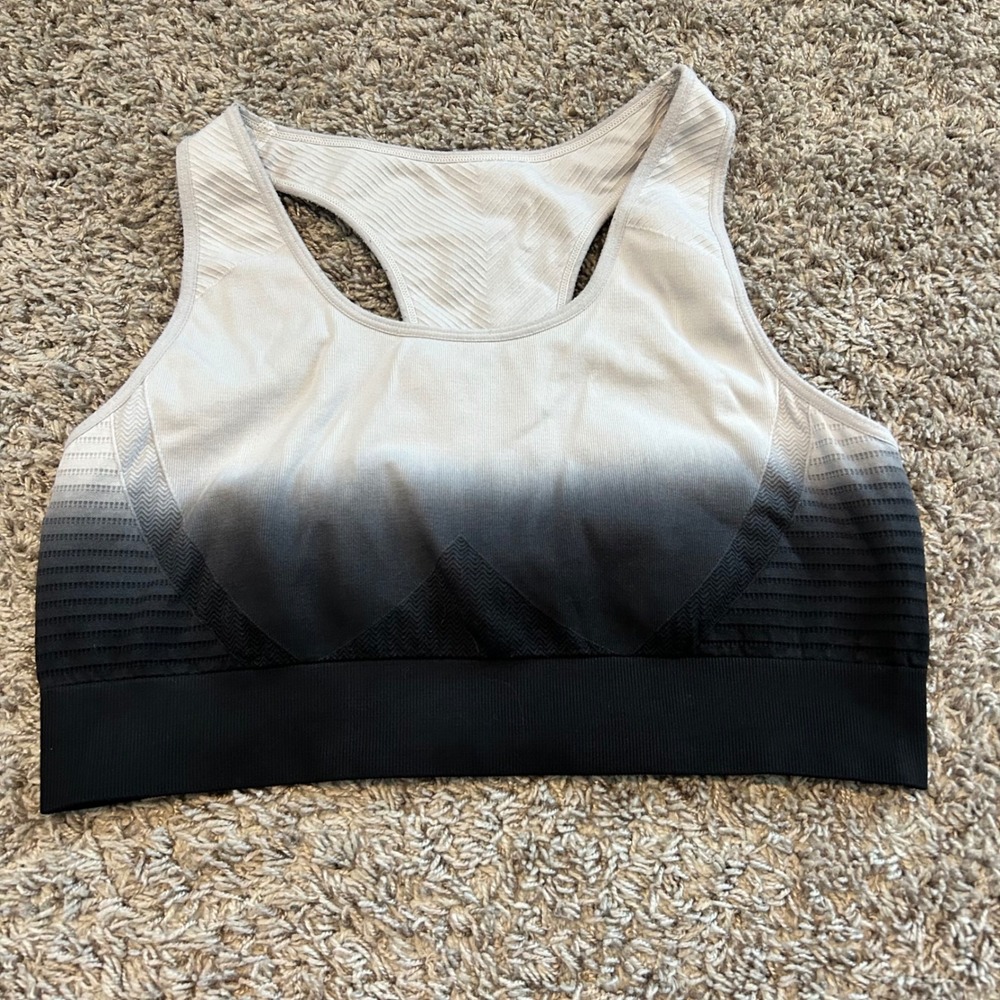 Seamless Ombre Sports Bra - Black and White